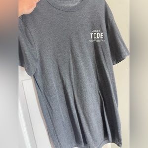 Grey vineyard vines shirt